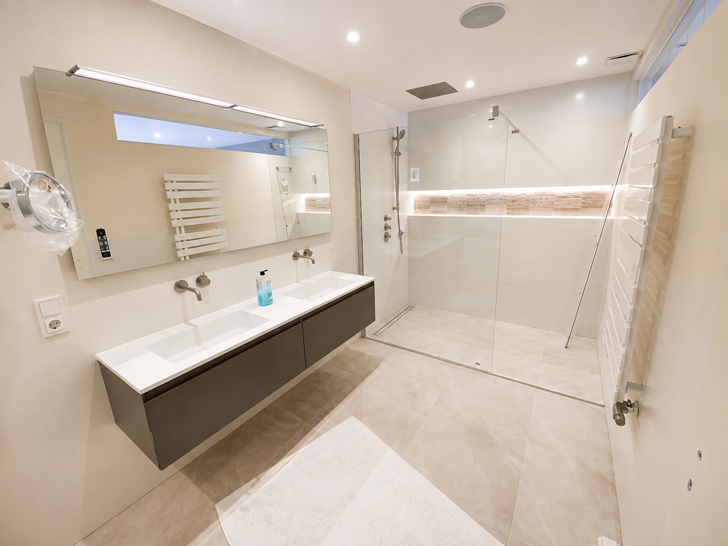 Gerenoveerde badkamer in woning in Amsterdam
