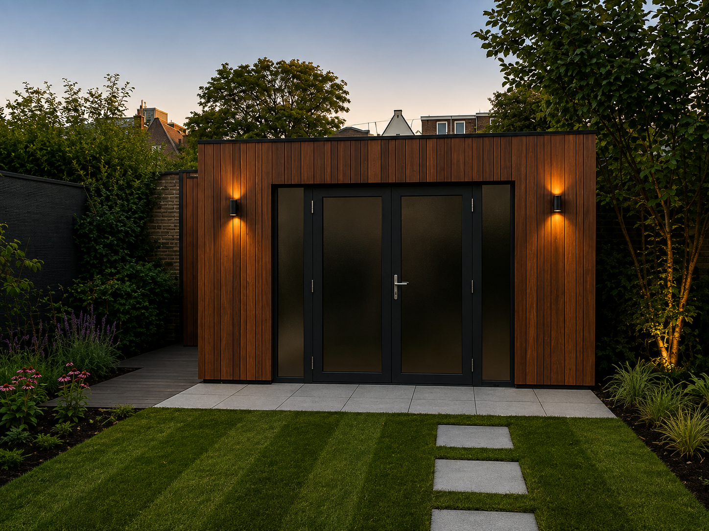 Tuinhuis gerealiseerd bij gerenoveerde woning in Amsterdam